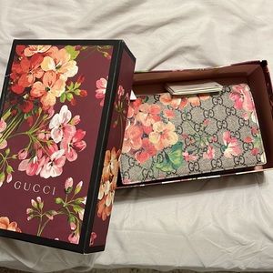 Gucci floral chain wallet